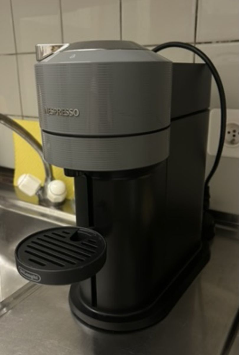 Nespresso Macchine per caffè & Macchine per espresso: Nespresso Vertuo Next Grey Coffee Machine – Usato da Basel venduto da LT_Vintage_Finds 2