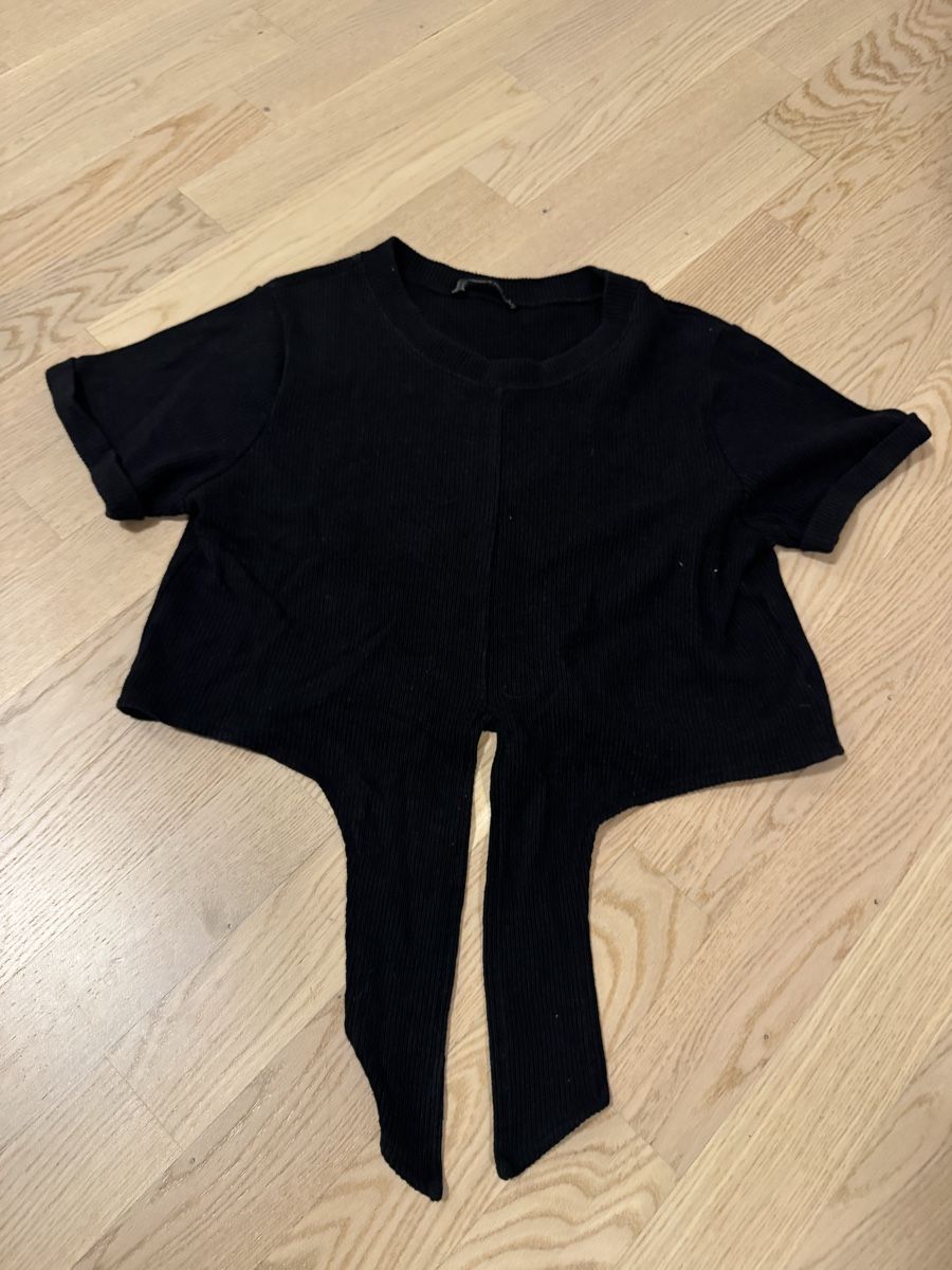 T-shirt: Crop Top schwarz – Usato da Pfäffikon ZH venduto da aitm_00