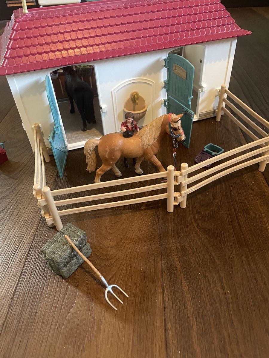 Schleich Giocattoli: Schleich Haus und Stall – Usato da Meiringen venduto da Maersk 1