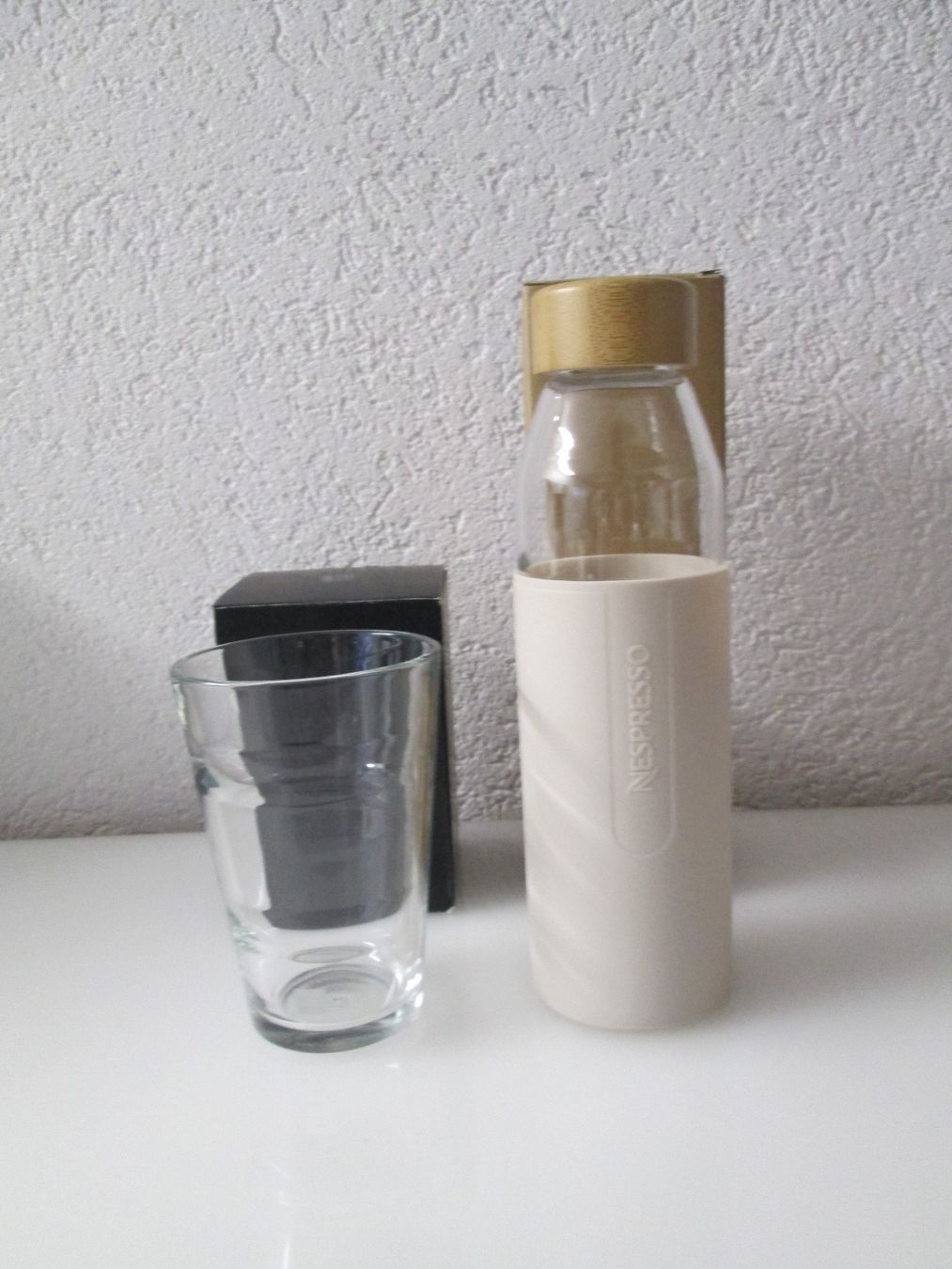 Nespresso Borracce & Thermos: Nespresso Glas mit Nespresso Flasche , Originalverpackung. – Nuovo e nell'imballaggio originale da Movelier venduto da KRASI61 3