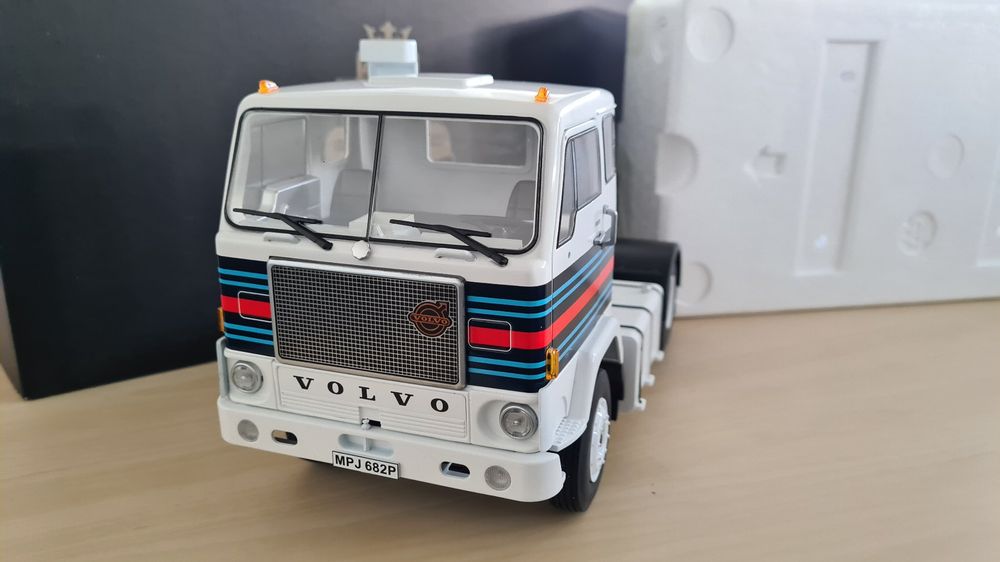 Volvo F88 Martini Racing Team / 1:18 / Road Kings 180065 (Neu (gemäss