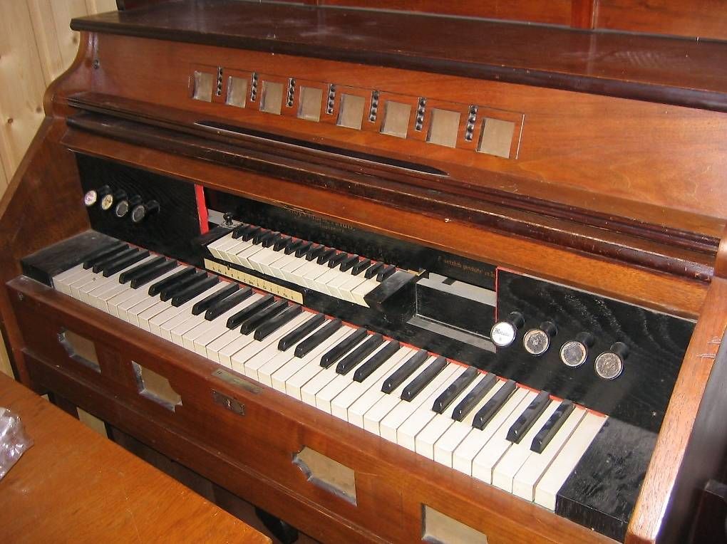 Musikinstrumente: Harmonium aus Kloster – Gebraucht aus Laupersdorf von Petroman