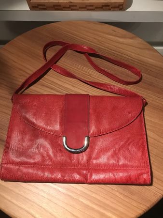 Handtasche, Lederoptik, vermutlich sogar Leder