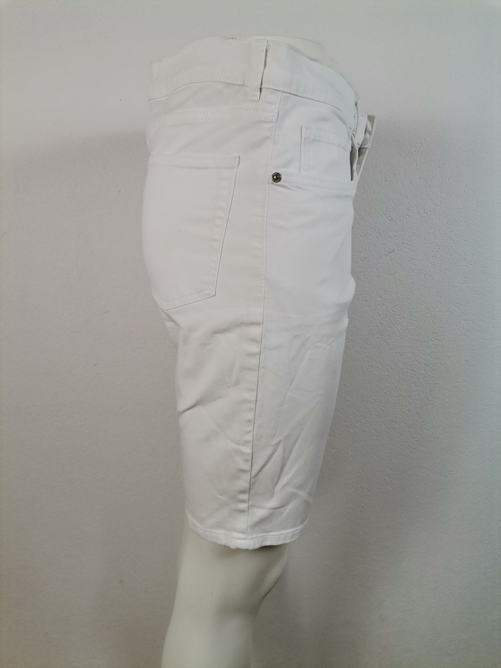 H&M Pantaloni: H&M Herren Shorts Weiss – Usato da Schaffhausen venduto da Restwert_SH 3