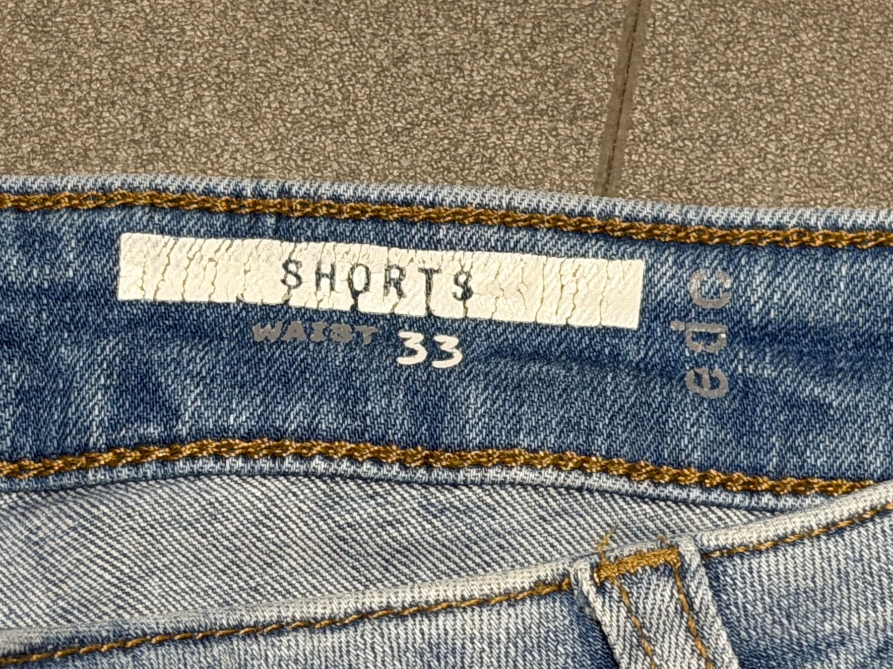 Jeans: EDC Jeans Shorts, helle Waschung, Gr. 33 – Usato da Münchenbuchsee venduto da dumle 1