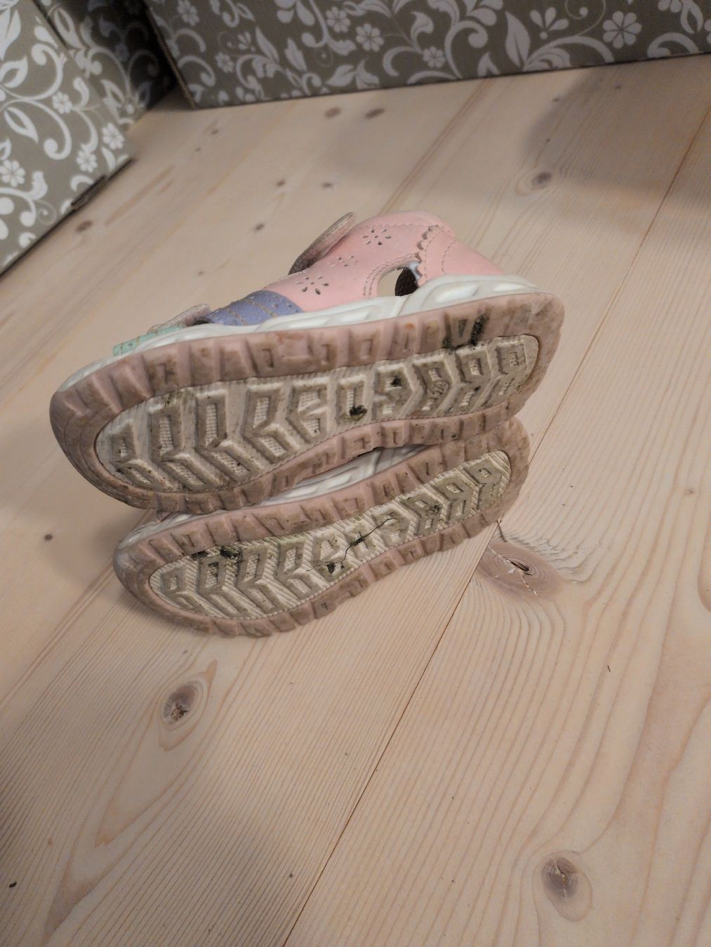 Schuhe für Mädchen: Sandale Cupcake Gr. 24 – Gebraucht aus Oberhelfenschwil von Tattar 1
