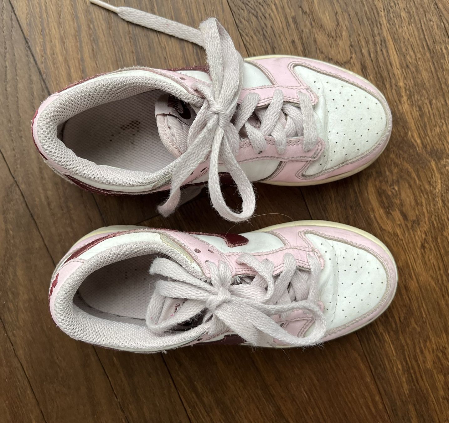 Nike Scarpe per ragazze: Turnschuhe Sneaker Nike Gr. 30 - Mädchen Schuhe – Usato da Affoltern am Albis venduto da Blackrhythm 2