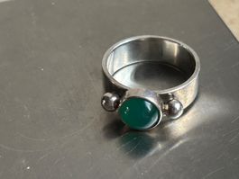 Silber Ring mit grünem Stein (Grösse 57)