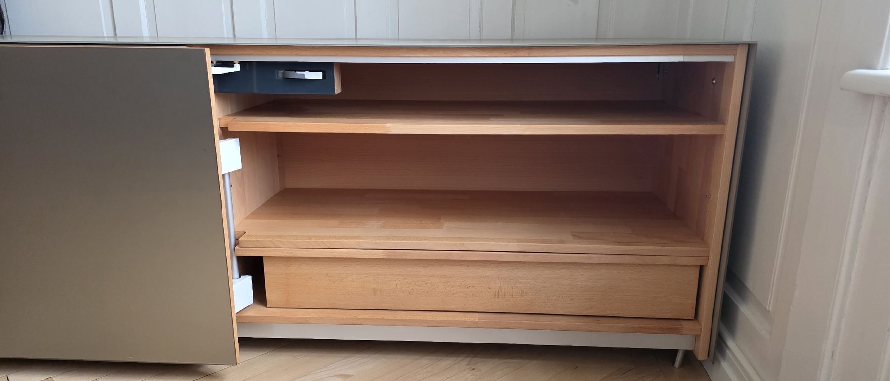 Cassettiere: Team 7 Sideboard mit Servodrive beide Seiten NP: 9200.- – Usato da St. Gallen venduto da tag_rwn9 4