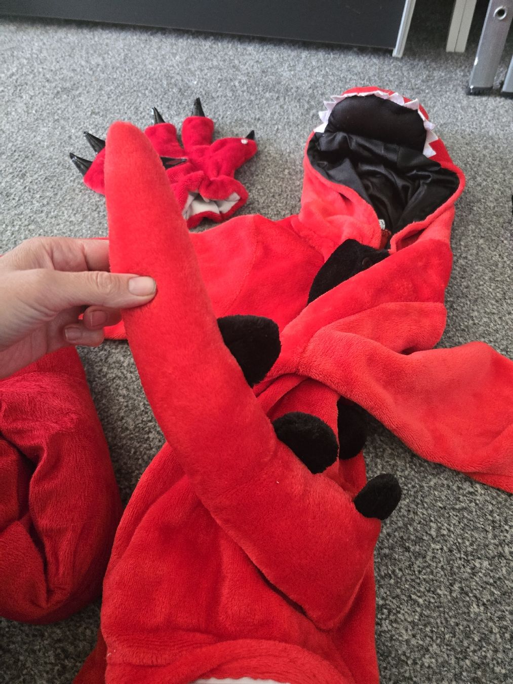 Costumi: Roter Drache Kostüm, Grösse 110 – Usato da Unterentfelden venduto da Panda-87 3