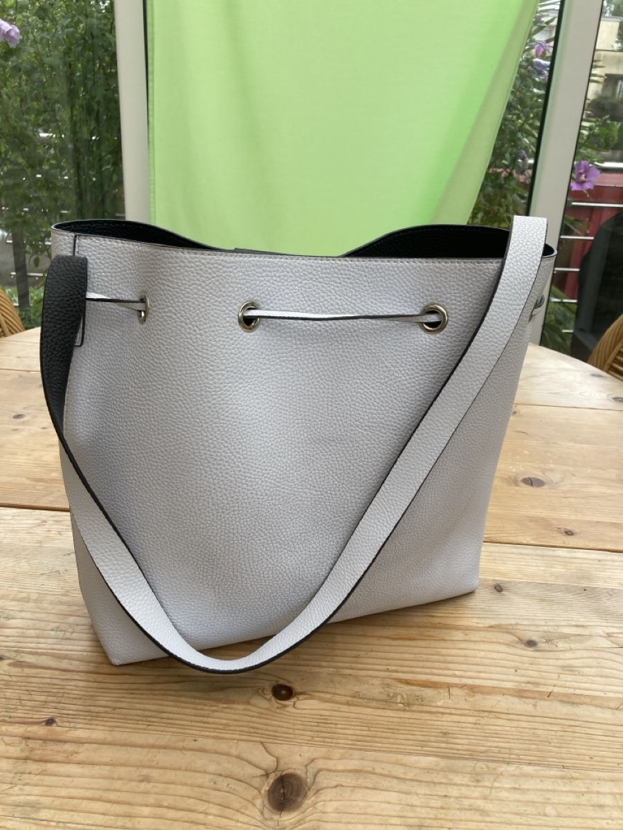 Borse da donna: Guess Tasche – Nuovo (secondo la descrizione) da Romanshorn venduto da gokken 1