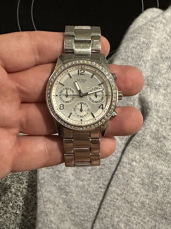 Uhren: Guess Uhr  – Gebraucht aus Walchwil von hea_j96w