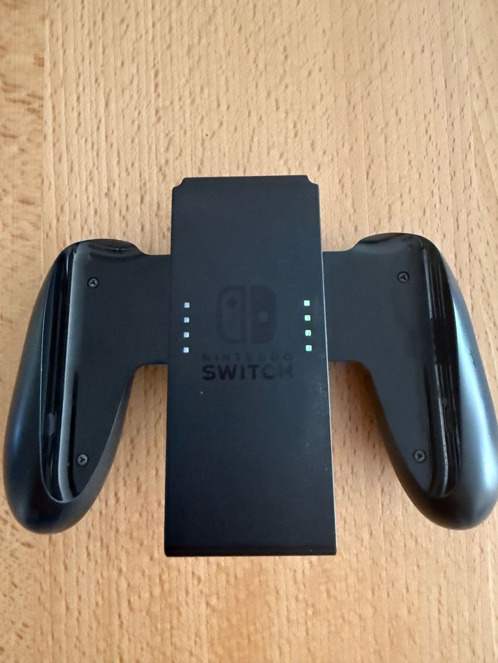 Nintendo Consoles: Nintendo Switch Joy-Con Controller Paar Rot Blau plus Grip – D'occasion à Spreitenbach par Jesset 3