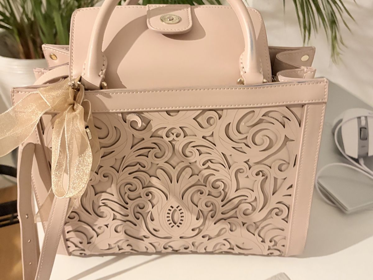 Roberto Cavalli Borse da donna: Handtasche Cavalli Class hellrosa Lasercut Design neu – Usato da Bauma venduto da duj_9dsw