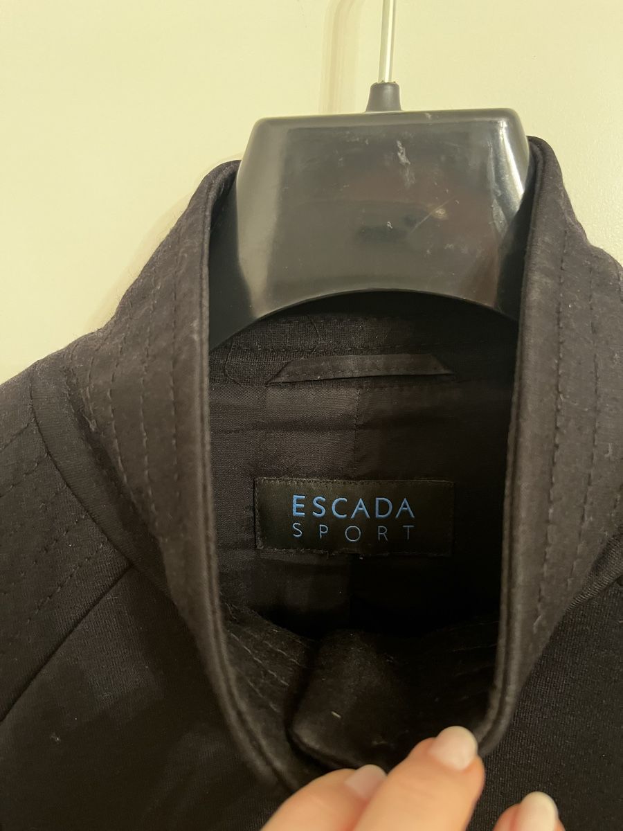 Escada Giacche: ESCADA Winterjacke, Grösse M - Top Zustand – Usato da Zug venduto da vik_p5lx 1