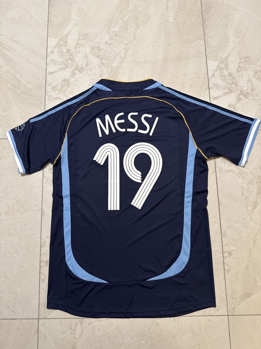 Adidas Canottiere & Pantaloni: Argentinien Match Trikot Messi 19 – Nuovo (secondo la descrizione) da Bronschhofen venduto da leo_99hp 1