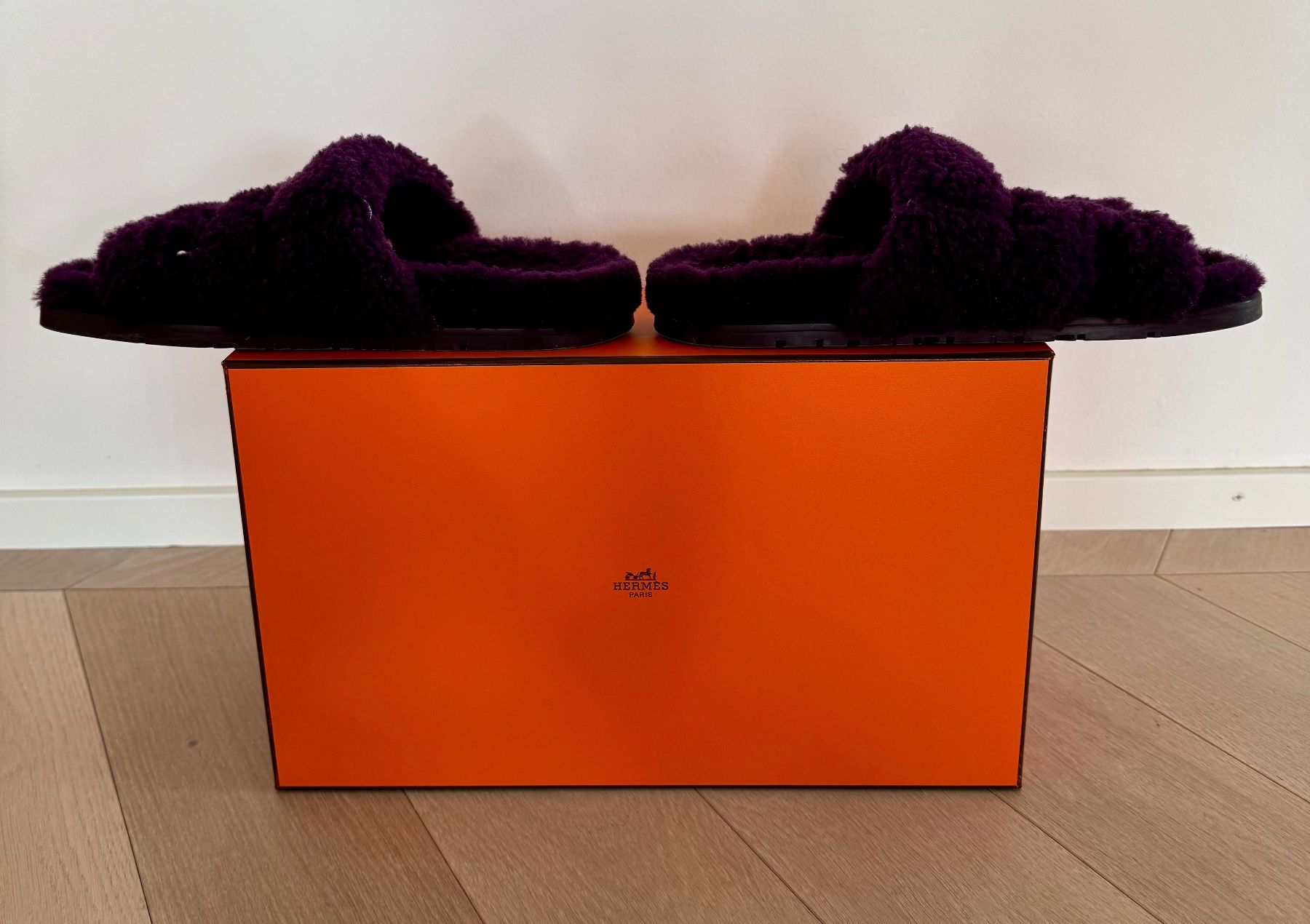 Hermès Damenschuhe: Hermès Chypre Sandals Größe 38.5 Farbe lila shearling – Gebraucht aus Kloten von mybestbrands 6