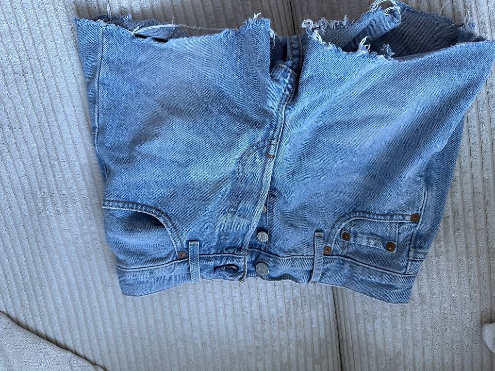 Jeans: Levi's Shorts – Usato da Zürich venduto da Angela_Chloe 2