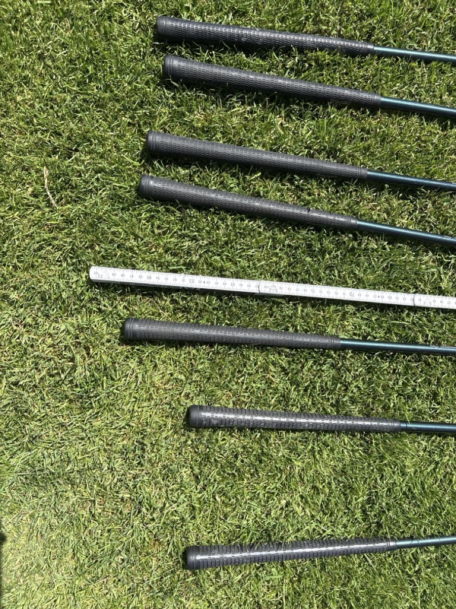 Mazze & Set: PING Golftasche mit Regenschutz und 15 Schläger – Usato da Russikon venduto da Opportunity 6