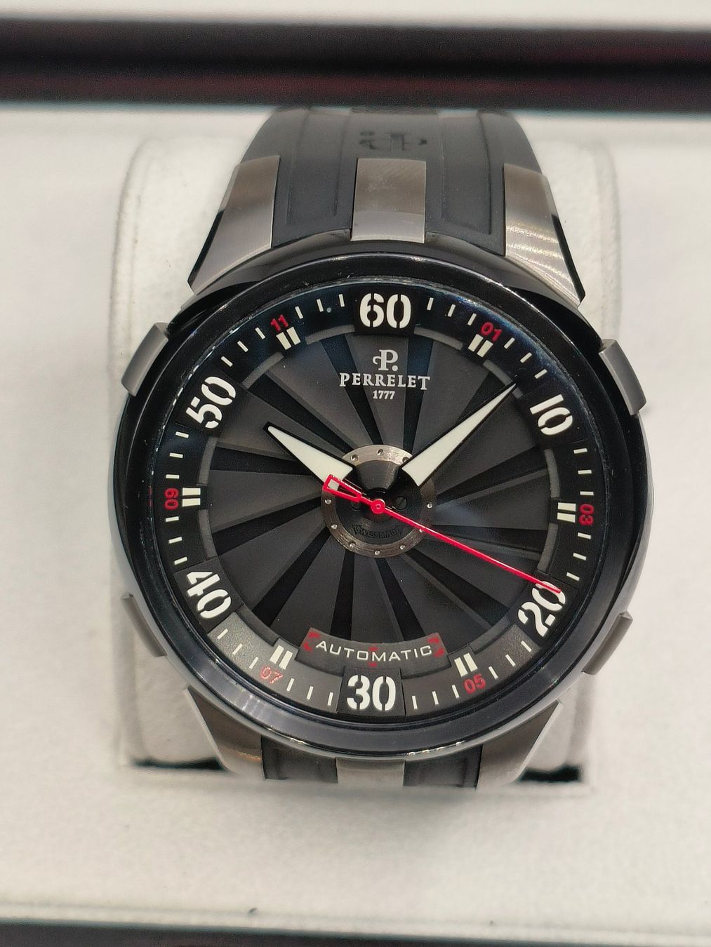 Perrelet Uhren: Perrelet – Gebraucht aus La Chaux-de-Fonds von curtitswisswatches