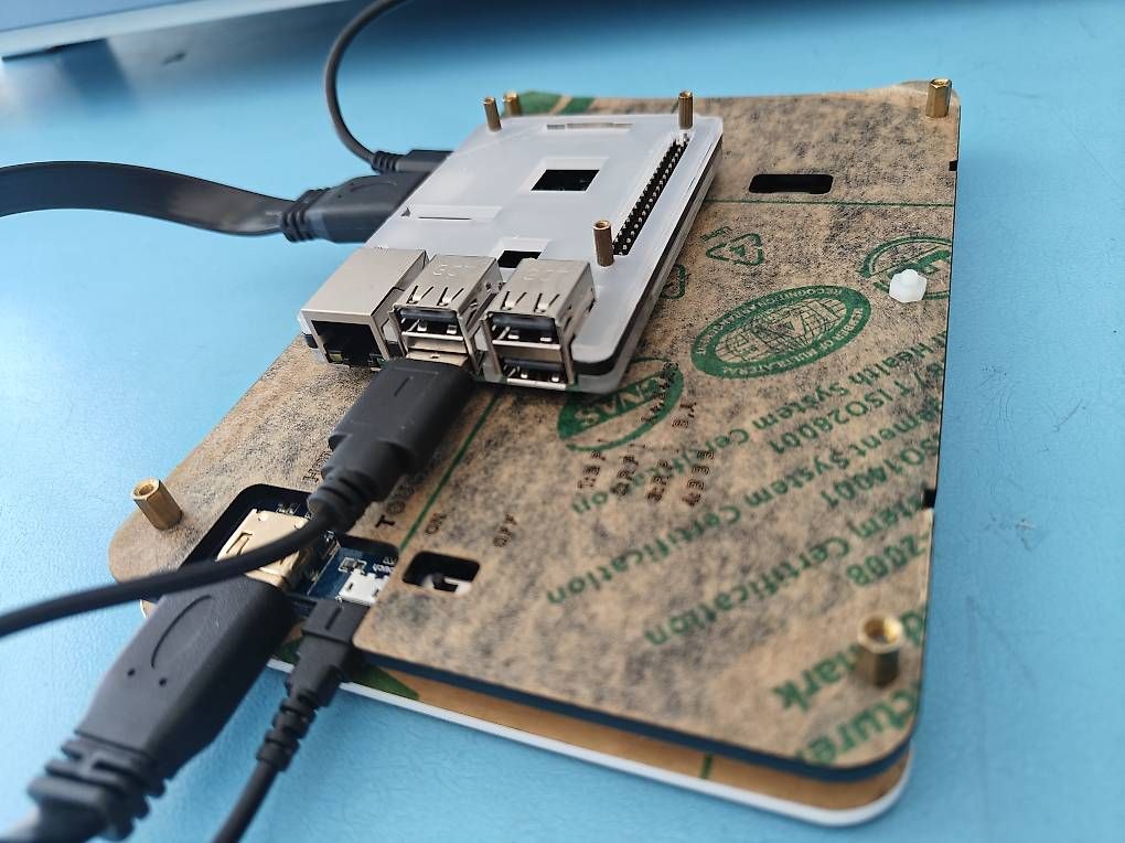 PCs: Kit Raspberry Pi 3 + Écran Tactile DIY – Gebraucht aus Neuchâtel von fif_md7s 1