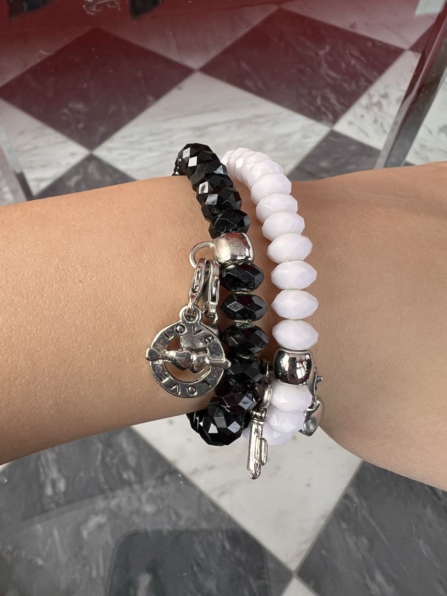 Bracciali & Braccialetti: Armband schwarz und weiss mit Charms – Nuovo (secondo la descrizione) da Zürich venduto da car_x52z