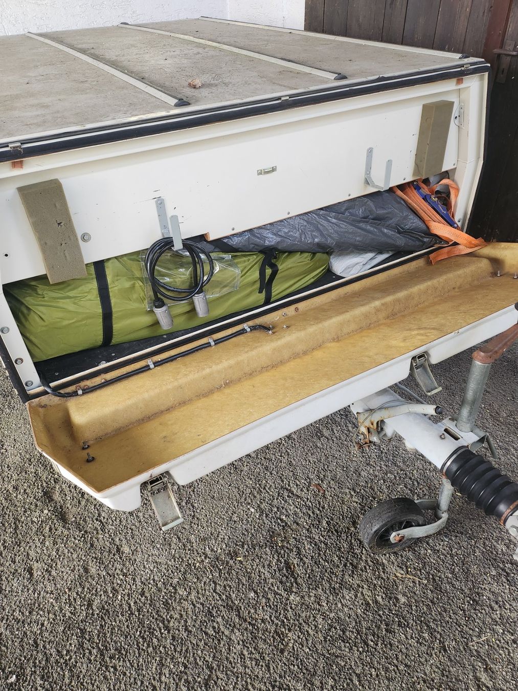 Camping Fahrzeuge: Camping Utensilien mit Anhänger – Gebraucht aus Herzogenbuchsee von walsch01 4