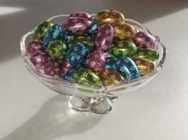 Glas Schale mit Sockel - Tulpen-Motiv