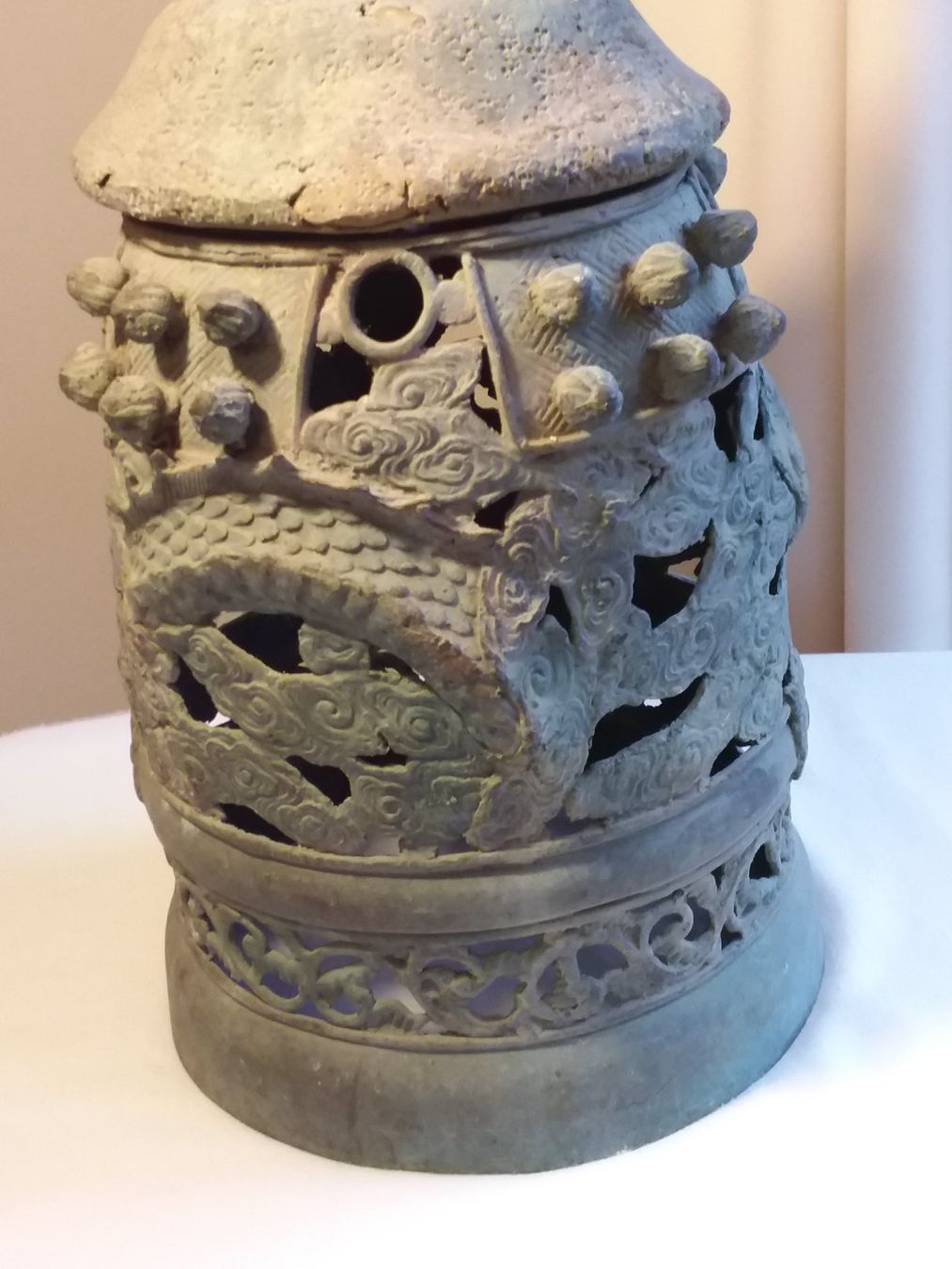 Lampade: Antike uralte Metall Tempel Laterne mit Siling China – Usato da Zürich venduto da sanwit