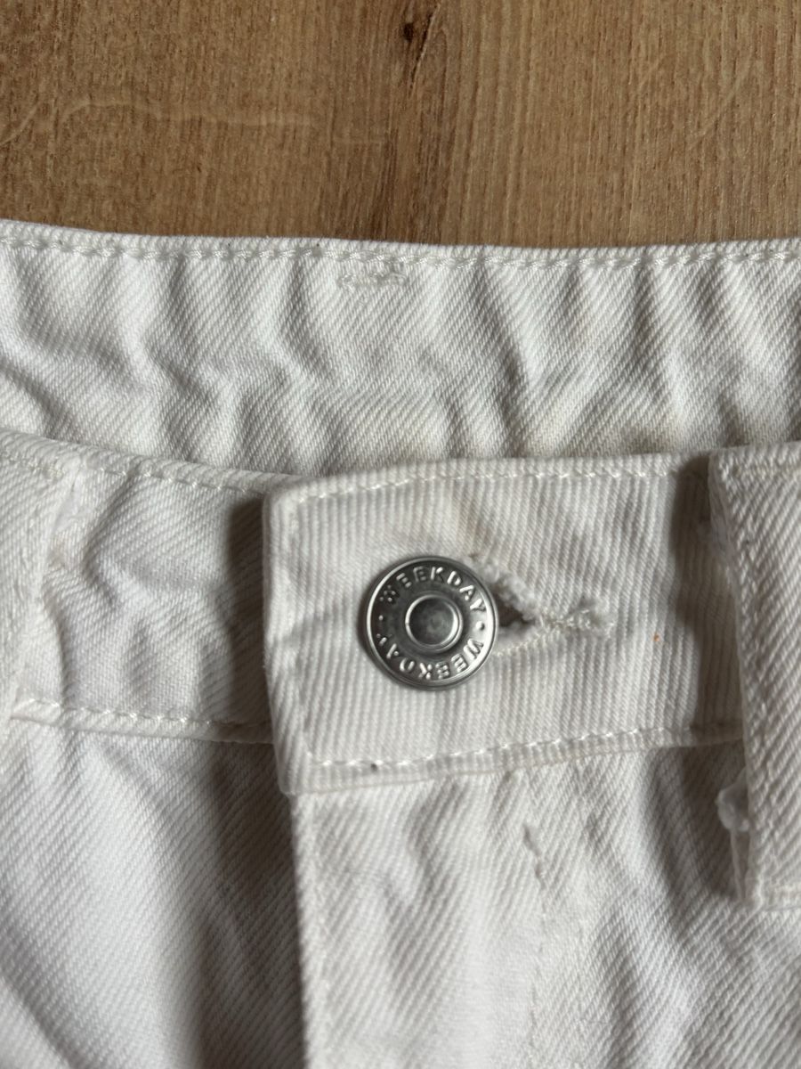 Weekday Jeans: jeans blanc WEEKDAY, taille : W27 L34 – Usato da Tavannes venduto da callie.mcli 2