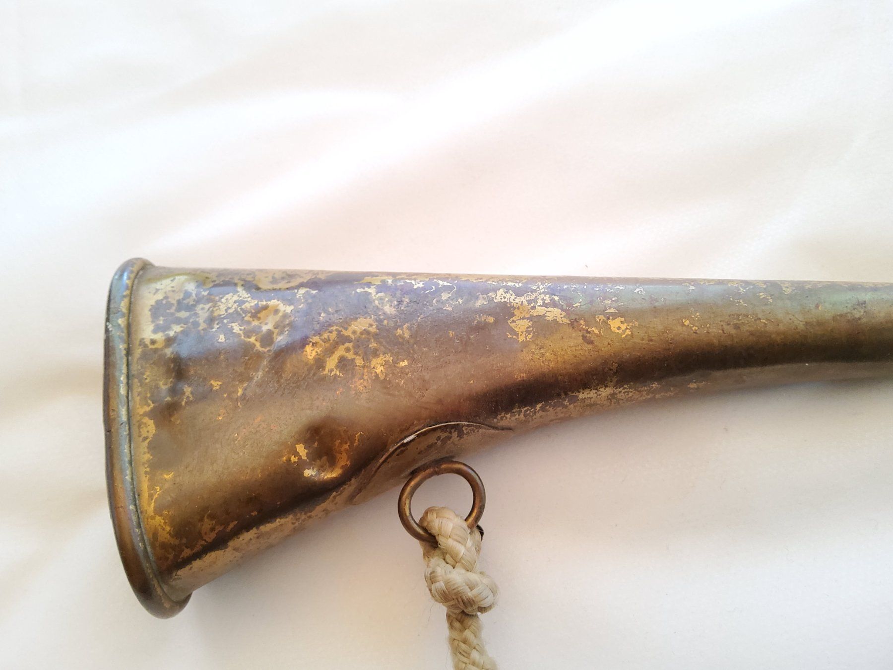 Tutti gli attrezzi: Antique cor de chasse avec cordelette  – Usato da Malleray venduto da Broc-Mo 4