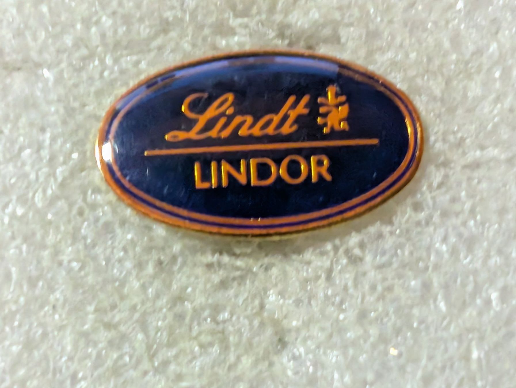 Placchette & Badge: Ansteckpin 130: Lindt Lindor – Usato da Oppligen venduto da Pin-Fall-Shop