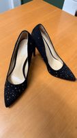 Pumps schwarz Sternen Applikationen Grösse 38 guter Zustand