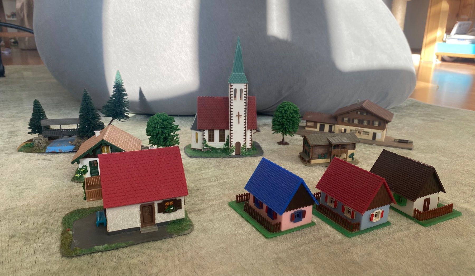 Kit di modellismo & Modellini statici: Modellbau Bergdorf / Kirche / Häuschen – Usato da Schwarzenburg venduto da sarah2107