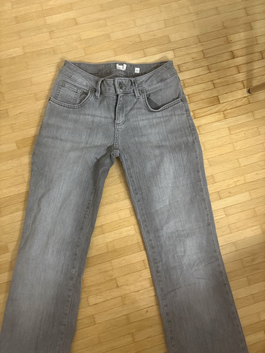 Jeans: Low waisted Jeans Grau – Gebraucht aus Ittigen von ser_2cxt