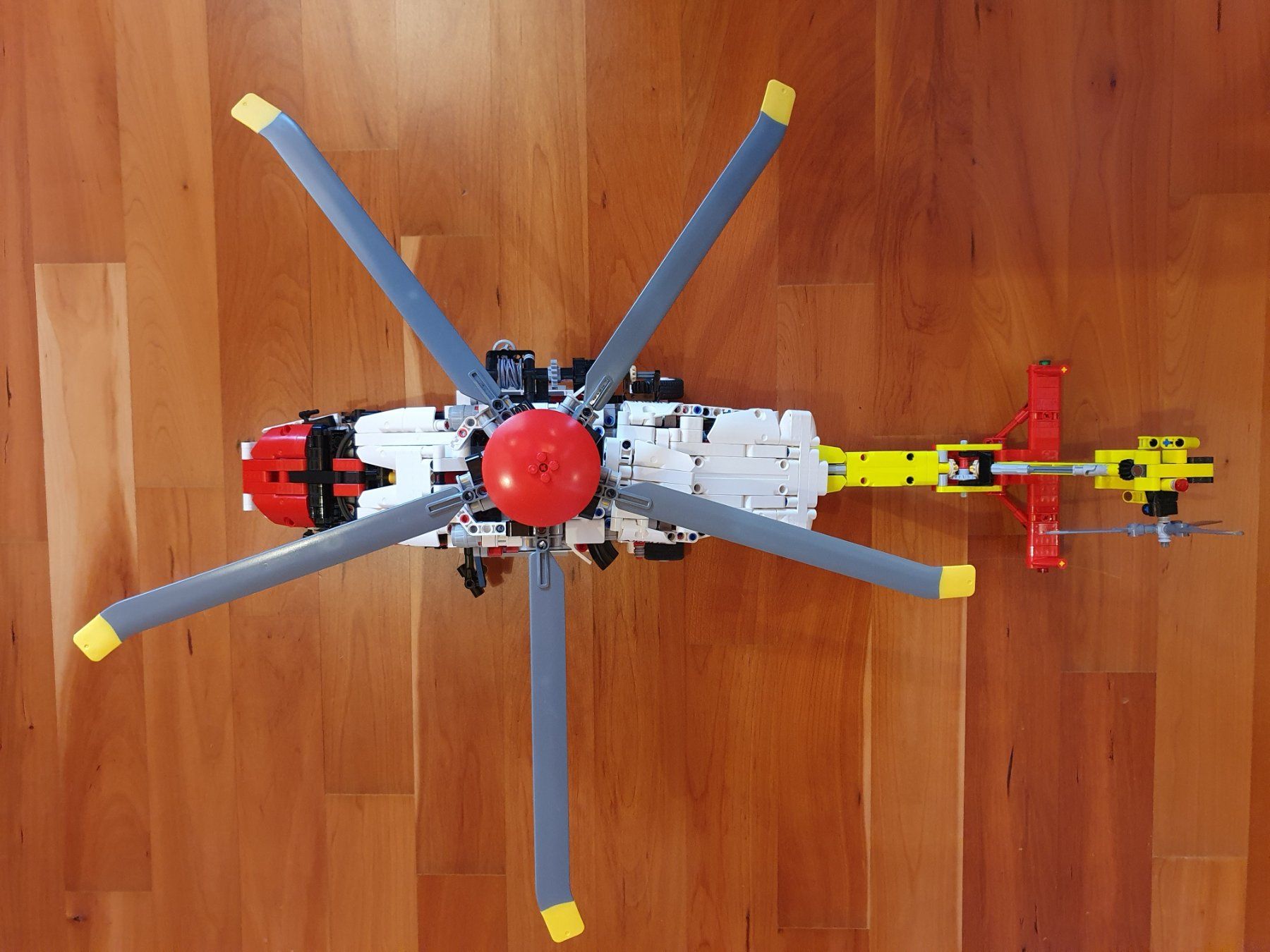 Lego Kit di costruzioni: Lego 42145 Heli Airbus – Usato da Triesen venduto da platzproblem1 5