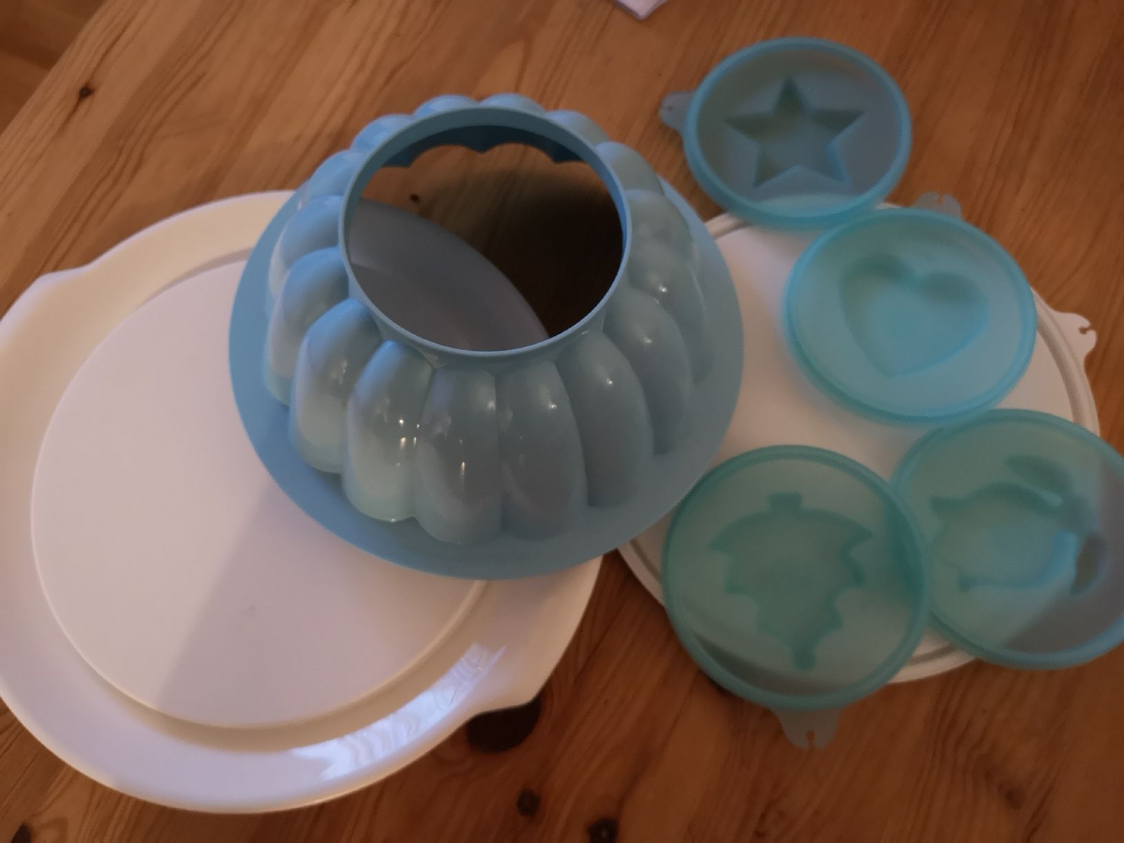 Tupperware Teglie da forno: Moule pâtisserie Tupperware  – Usato da Nyon venduto da bicounette66