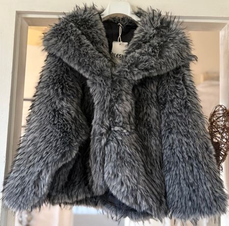 VESTE EN FOURRURE ÉCOLOGIQUE ! M