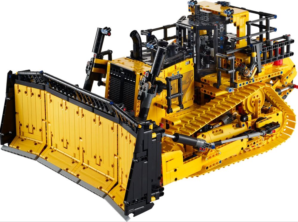 LEGO Technic 42131 – Cat® D11 Bulldozer 2