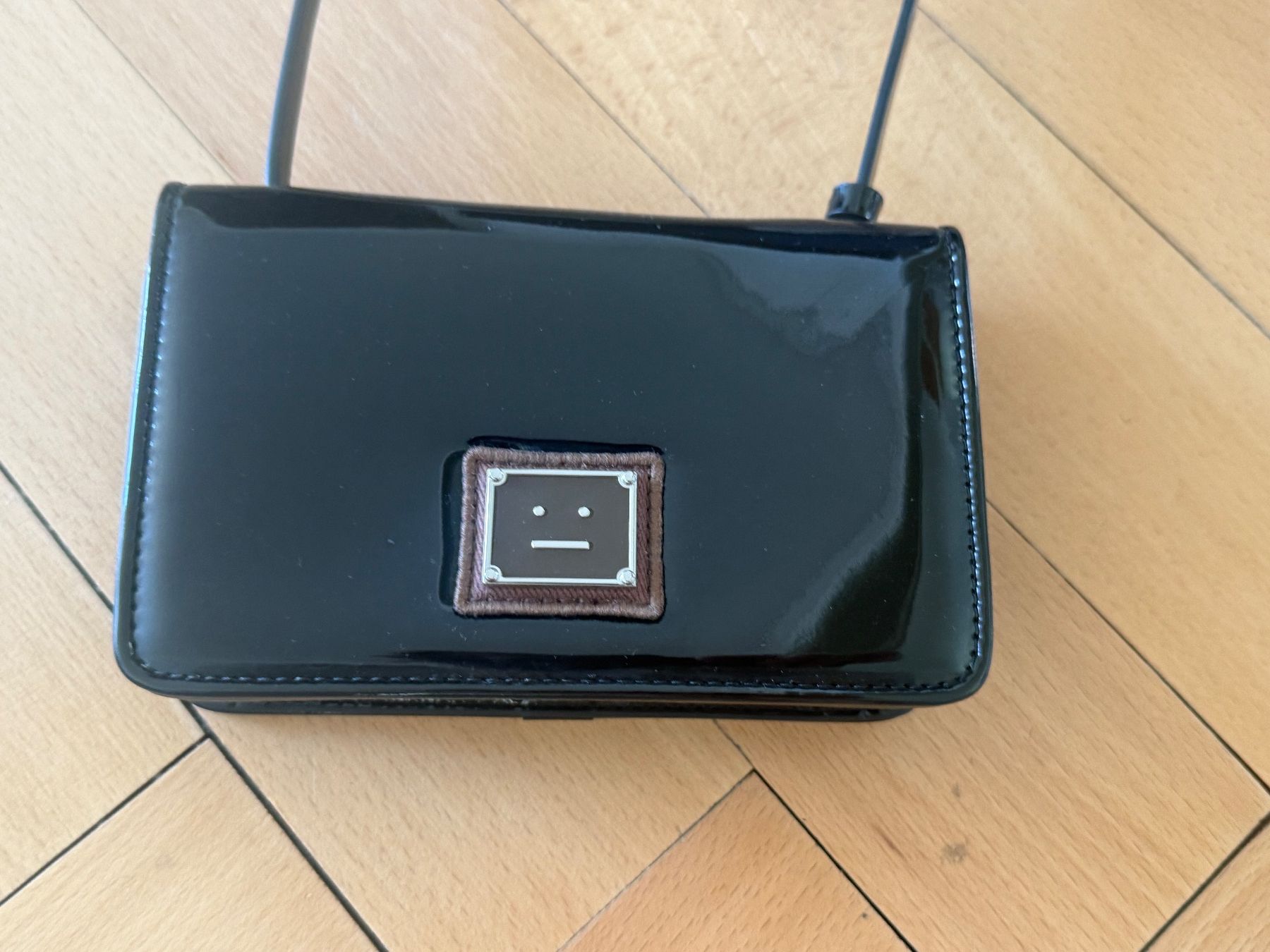 Acne Studios Sacs: Acne Studios Lackleder Tasche Schwarz – D'occasion à Zürich par ele_nd88 3