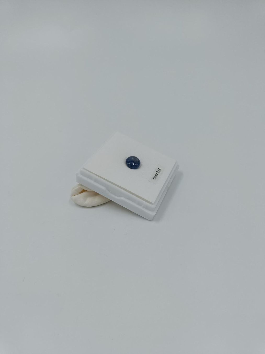 Pietre preziose: 1 BURMESISCHER STERNSAPHIR, 8.56 CT. – Usato da Luzern venduto da EdiGem 3