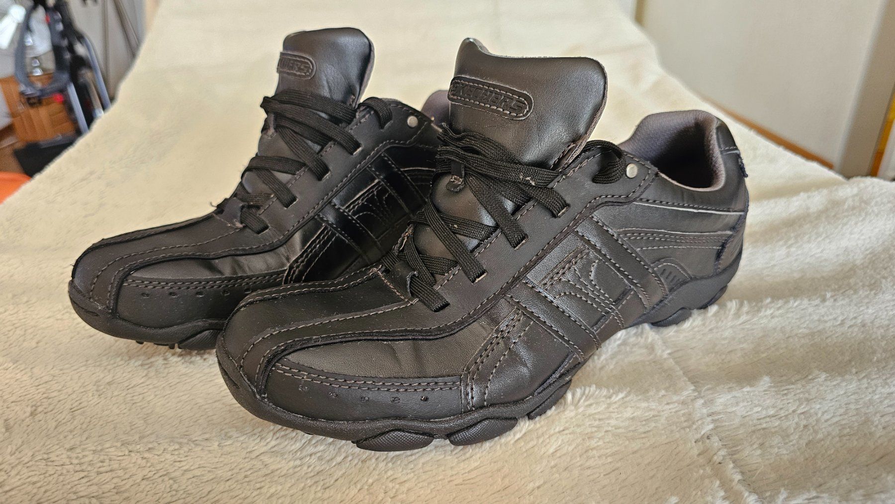 Skechers Scarpe da uomo: Schwarze Skechers – Usato da Inwil venduto da mir_q8gf