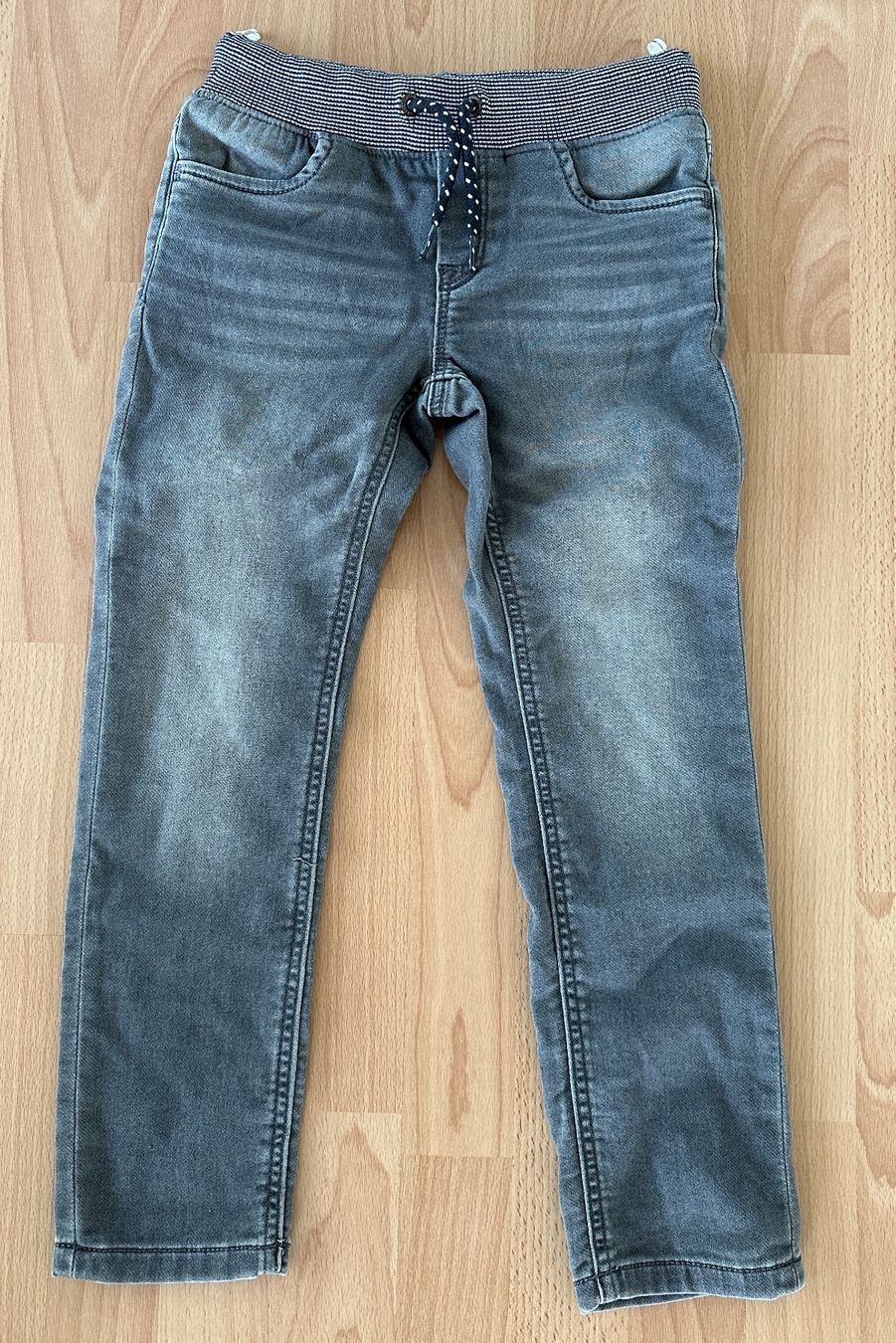 C&A Jeans: Jeans C&A Pull-on grau Gr. 122 - Nr. 1 – Usato da Winterthur venduto da Secondhand-Family