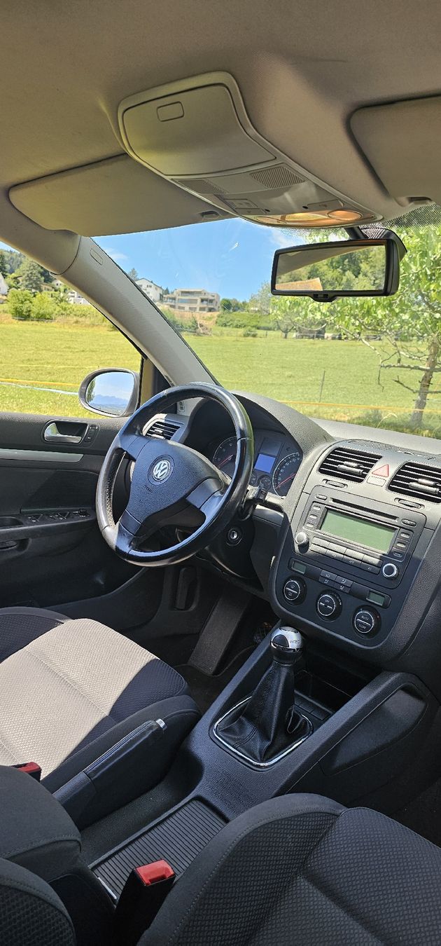 VW Automobili: VW Golf 5 | Benziner – Usato da Zürich venduto da IWORI4 1