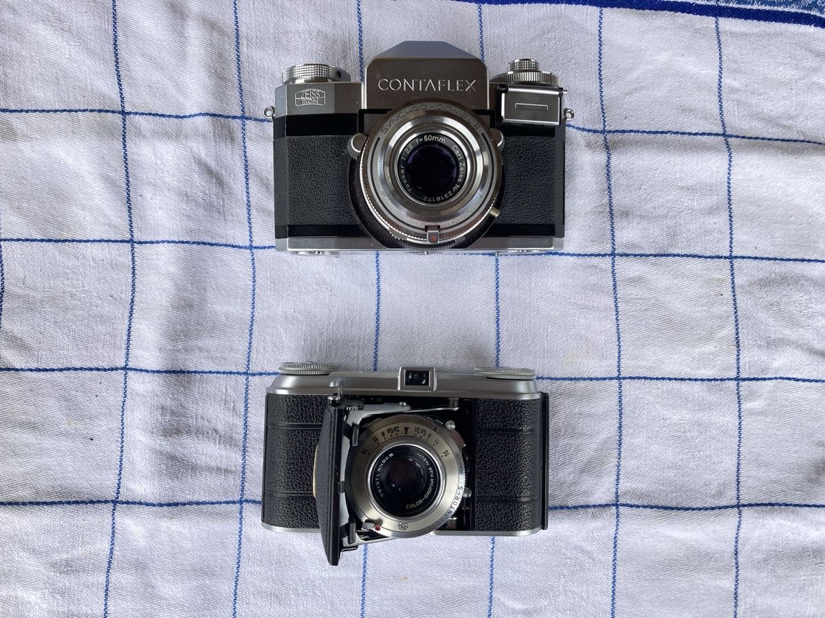 Zeiss Kamera: Zeiss Contaflex + Voigtlander Vito II Camera Set – Gebraucht aus Flims Dorf von daFlem