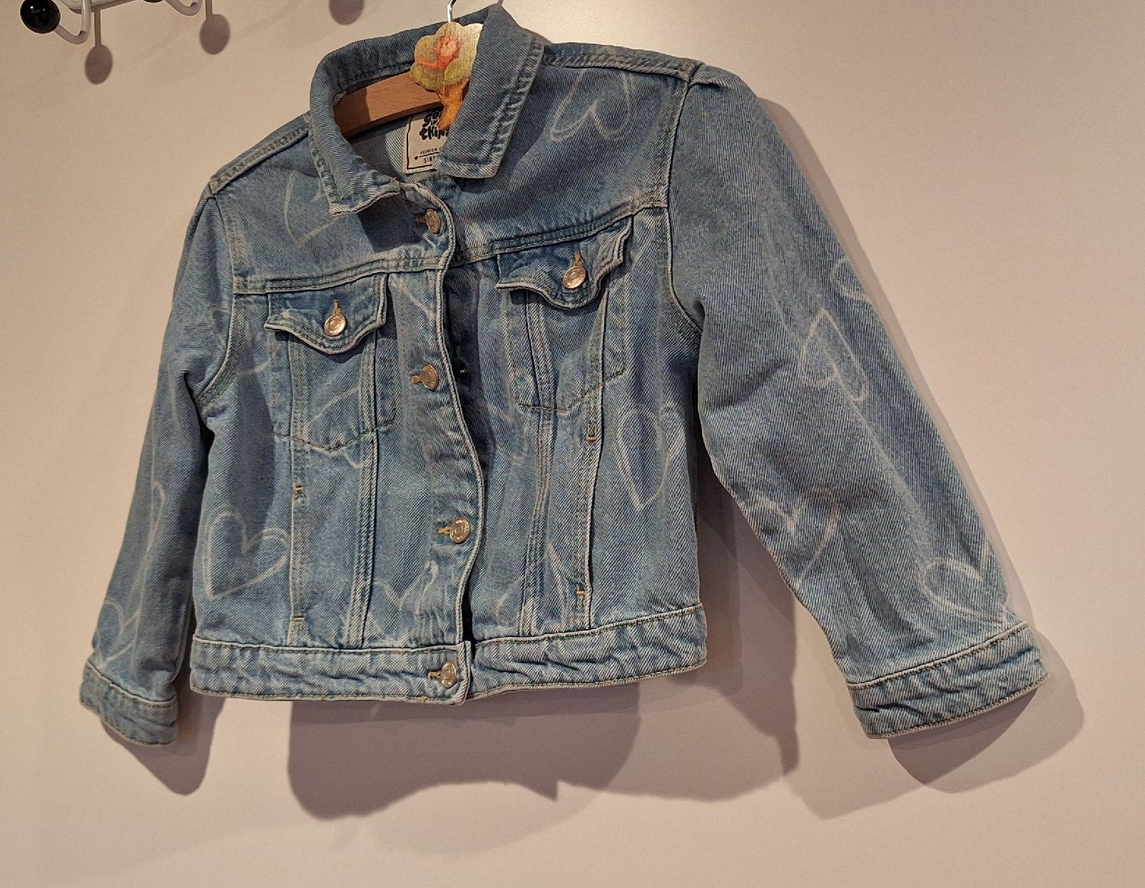 Giacche & Cappotti: Jeansjacke, Gr. 110 – Nuovo (secondo la descrizione) da Oberägeri venduto da Runningiceman