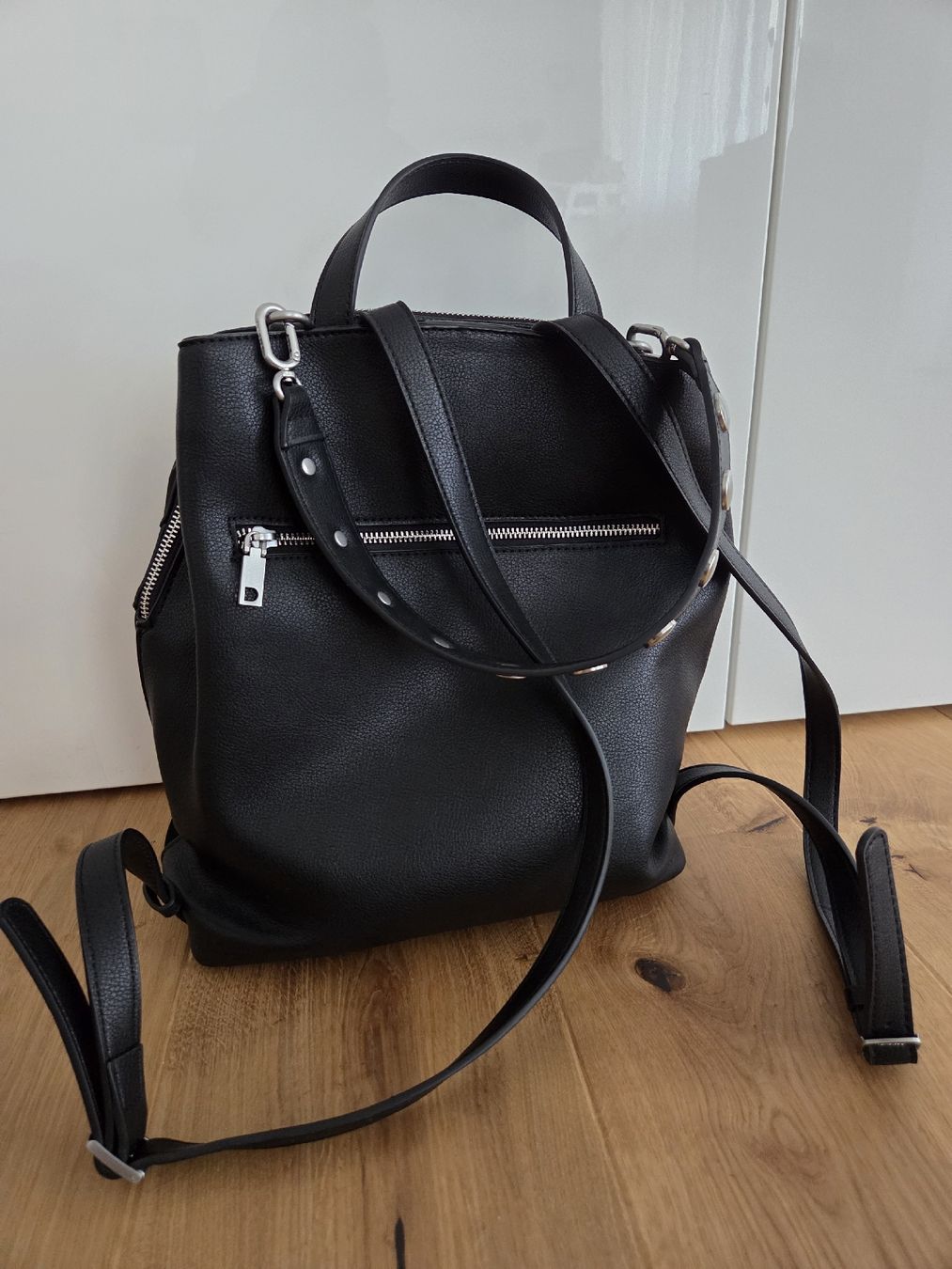 Desigual Zaini: Desigual Rucksack Schwarz - TOP Zustand – Usato da Bellach venduto da mela_lela 1
