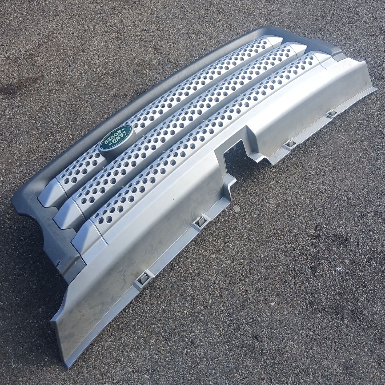 Land Rover Tutti pezzi di ricambio auto: Calandre Range Rover L320  – Usato da la heutte venduto da Auto-stock 1