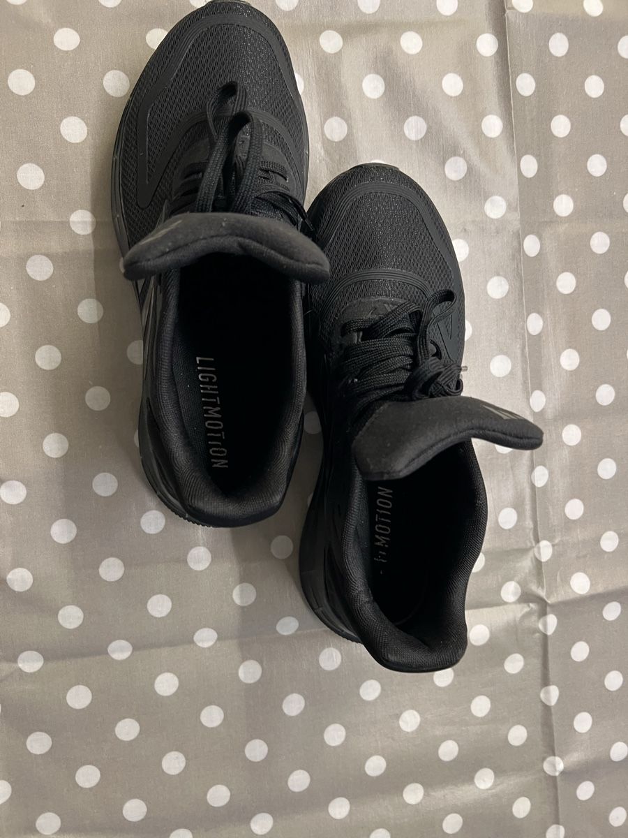 Adidas Scarpe da donna: Original Adidas Trainingsschuhe Grösse 39.5 Schwarz – Usato da Baar venduto da bili08 1