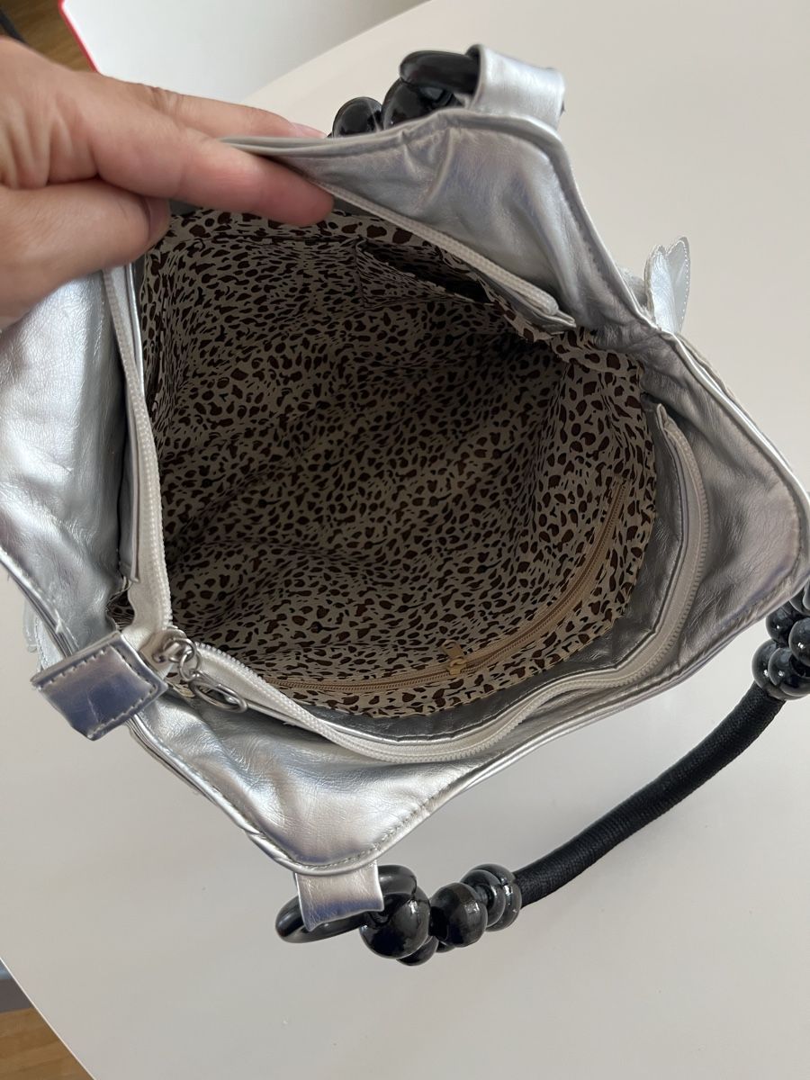 Borse da donna: NEU! SILBERNE HANDTASCHE MIT PERLENHENKELN – Nuovo e nell'imballaggio originale da Basel venduto da JJ.Elena 2